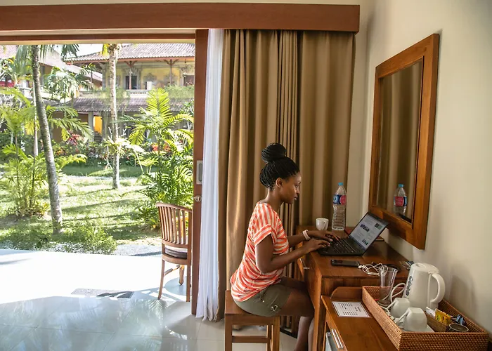 Outpost Coliving 3* ウブド