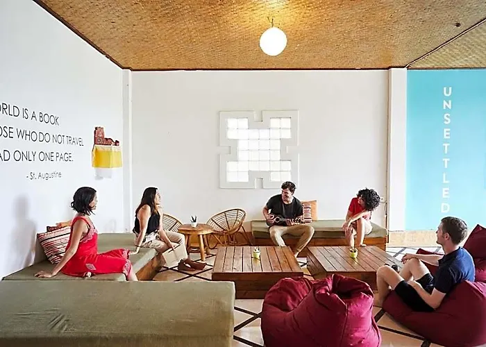 Outpost Coliving ホテル