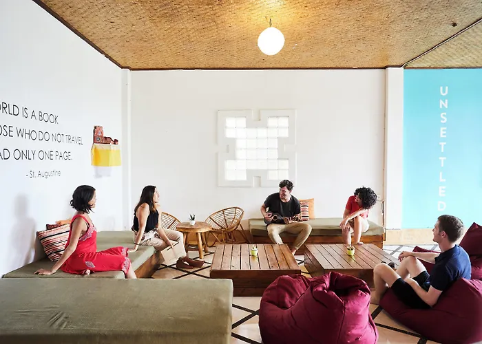 Outpost Coliving Отель Убуд